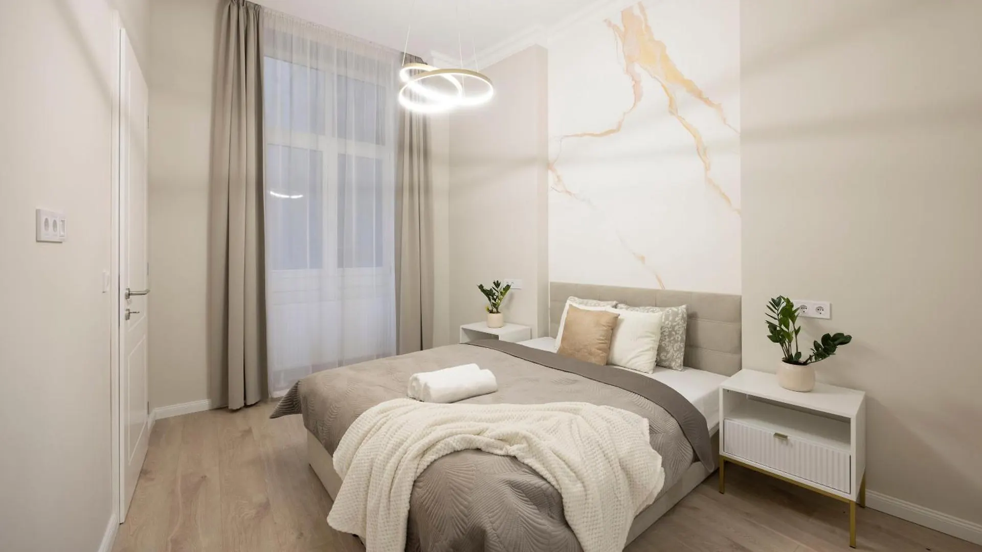 公寓 Luxurious & Elegance W18 Grand Suite W' Balcony By Prestige Homes 布达佩斯