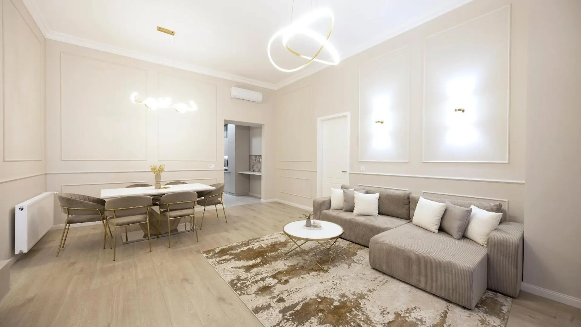 Luxurious & Elegance W18 Grand Suite W' Balcony By Prestige Homes 布达佩斯